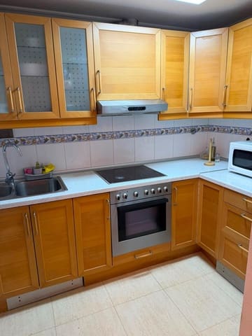 Villa/Maison Mitoyenne de 2 chambres à louer à Monforte del Cid - 900 € (Ref: 10051870)