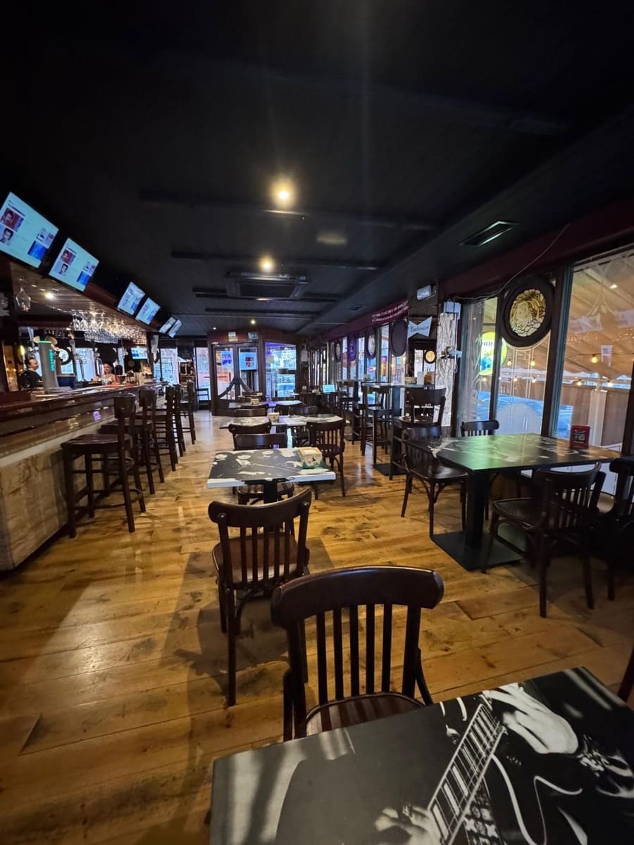 Business for sale in Torrevieja with garage - € 395,000 (Ref: 9882219)