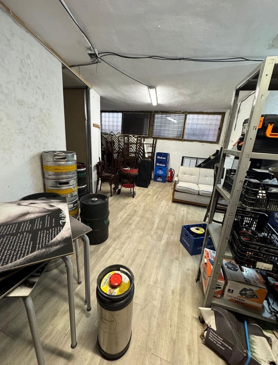 Business for sale in Torrevieja with garage - € 395,000 (Ref: 9882219)