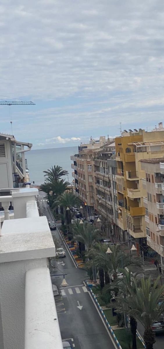 2 makuuhuone Kattohuoneisto myytävänä paikassa Torrevieja - 265 000 € (Ref: 9882225)