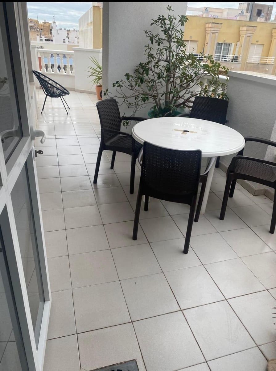 2 makuuhuone Kattohuoneisto myytävänä paikassa Torrevieja - 265 000 € (Ref: 9882225)