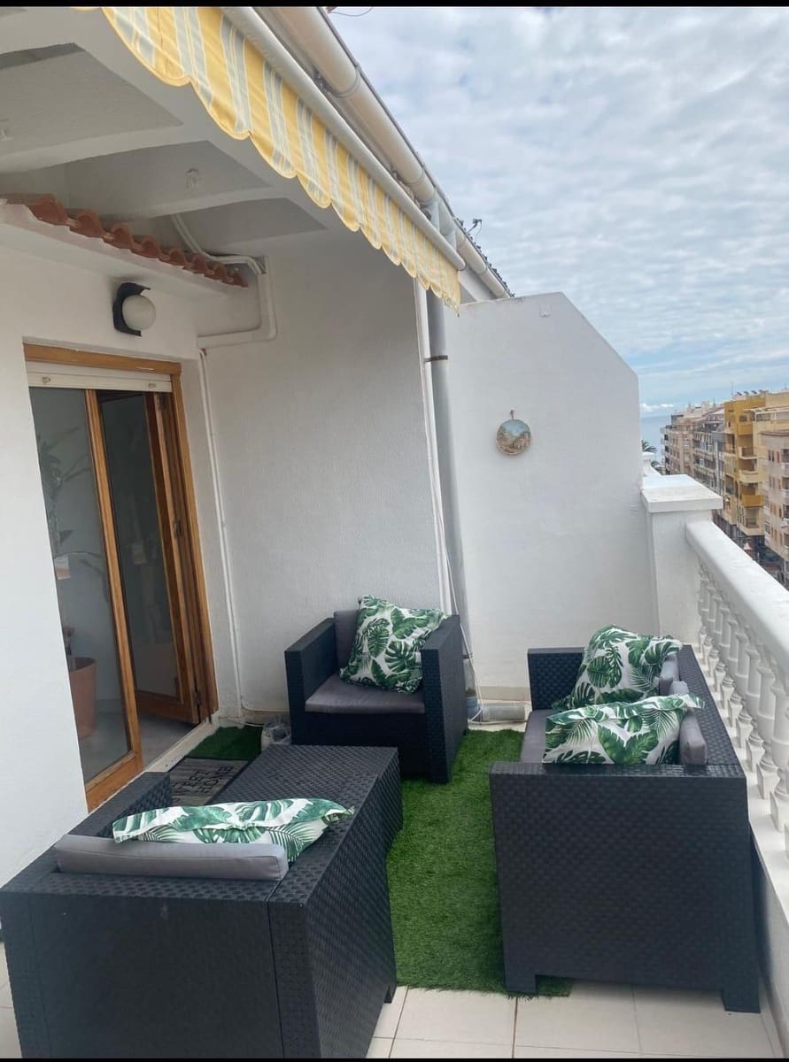 2 makuuhuone Kattohuoneisto myytävänä paikassa Torrevieja - 265 000 € (Ref: 9882225)
