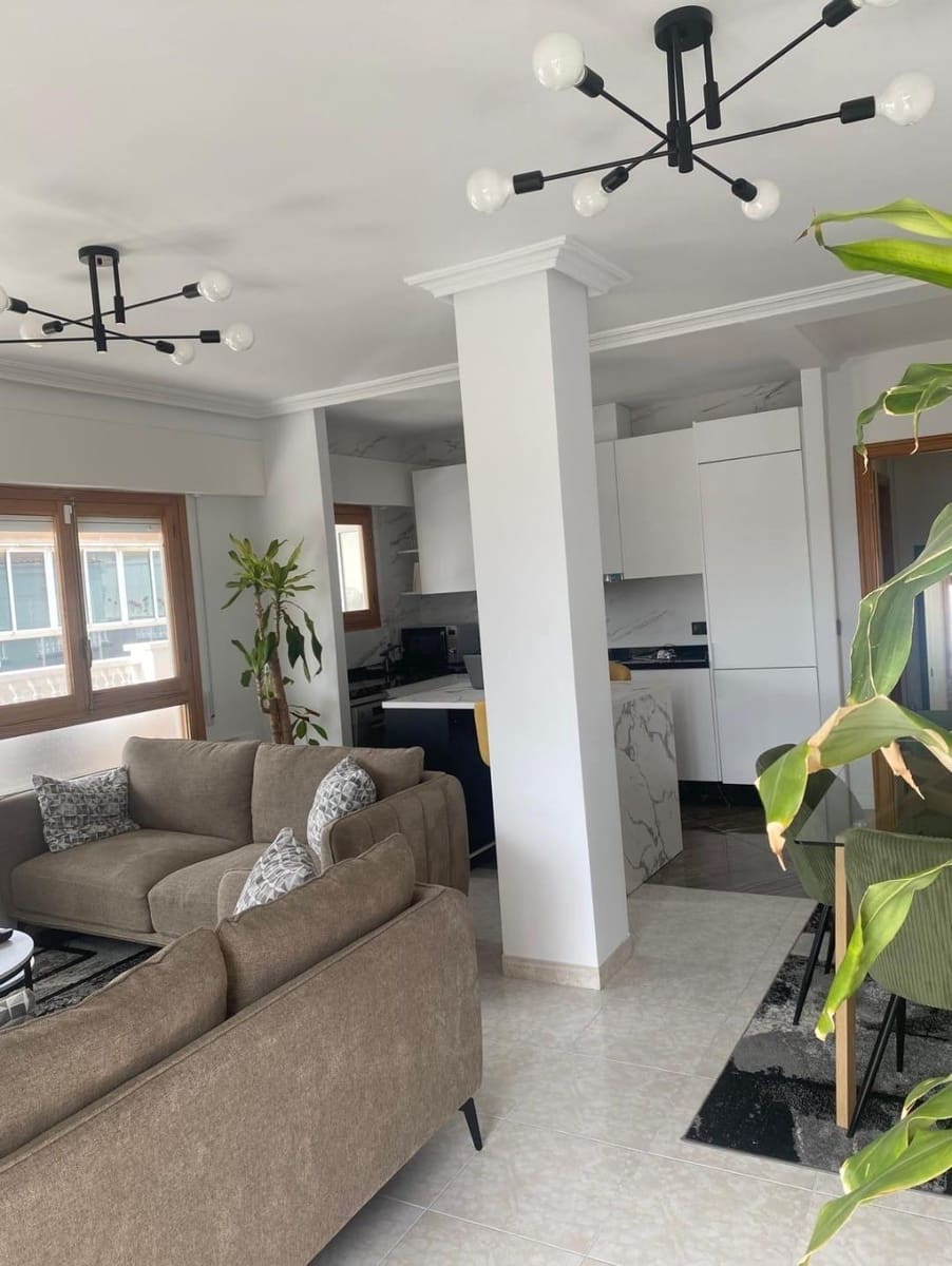2 makuuhuone Kattohuoneisto myytävänä paikassa Torrevieja - 265 000 € (Ref: 9882225)