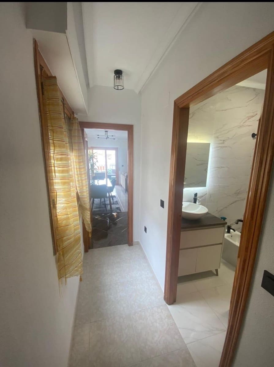 2 makuuhuone Kattohuoneisto myytävänä paikassa Torrevieja - 265 000 € (Ref: 9882225)