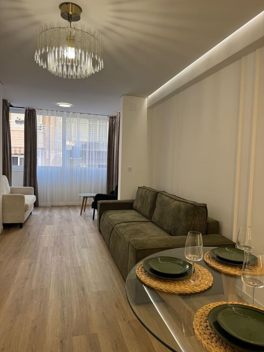 Apartamento de 2 habitaciones en Torrevieja en venta - 230.000 € (Ref: 9882231)