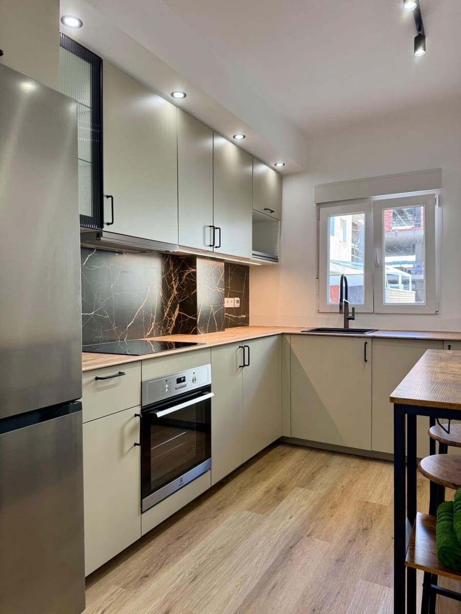Apartamento de 2 habitaciones en Torrevieja en venta - 230.000 € (Ref: 9882231)