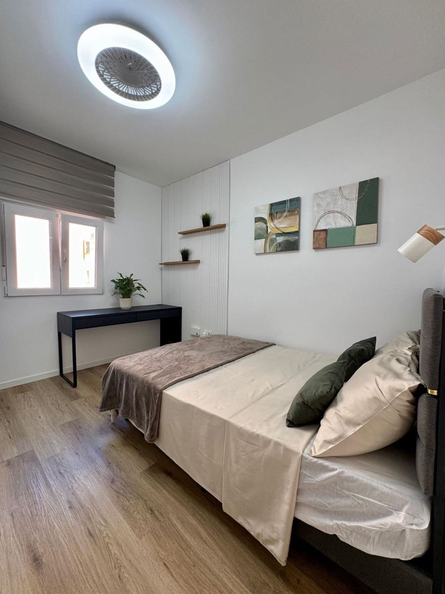 Apartamento de 2 habitaciones en Torrevieja en venta - 230.000 € (Ref: 9882231)