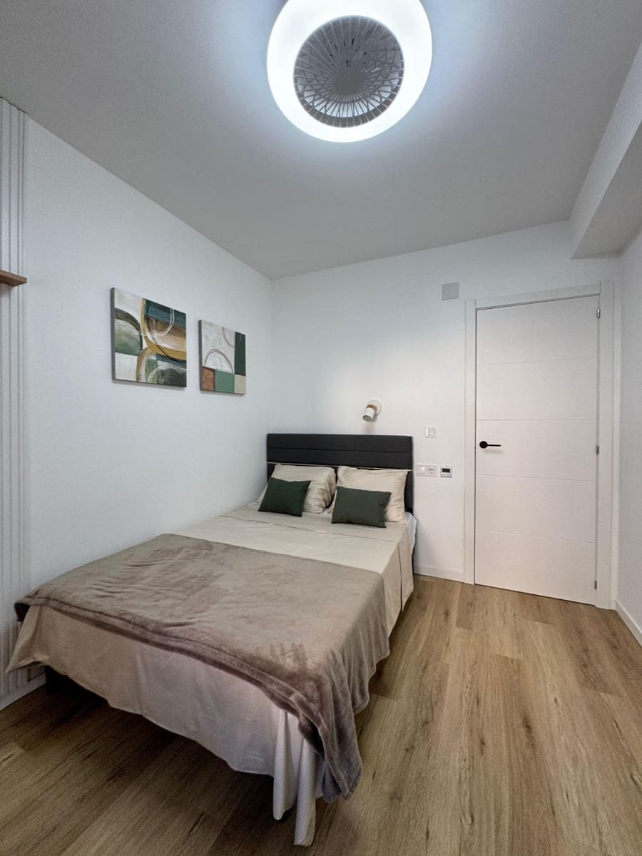 Apartamento de 2 habitaciones en Torrevieja en venta - 230.000 € (Ref: 9882231)