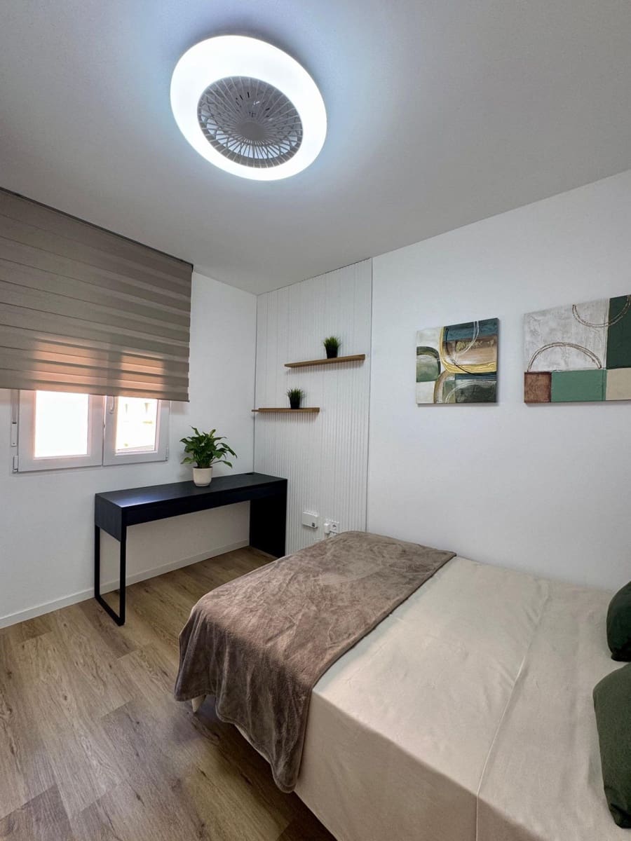 Apartamento de 2 habitaciones en Torrevieja en venta - 230.000 € (Ref: 9882231)