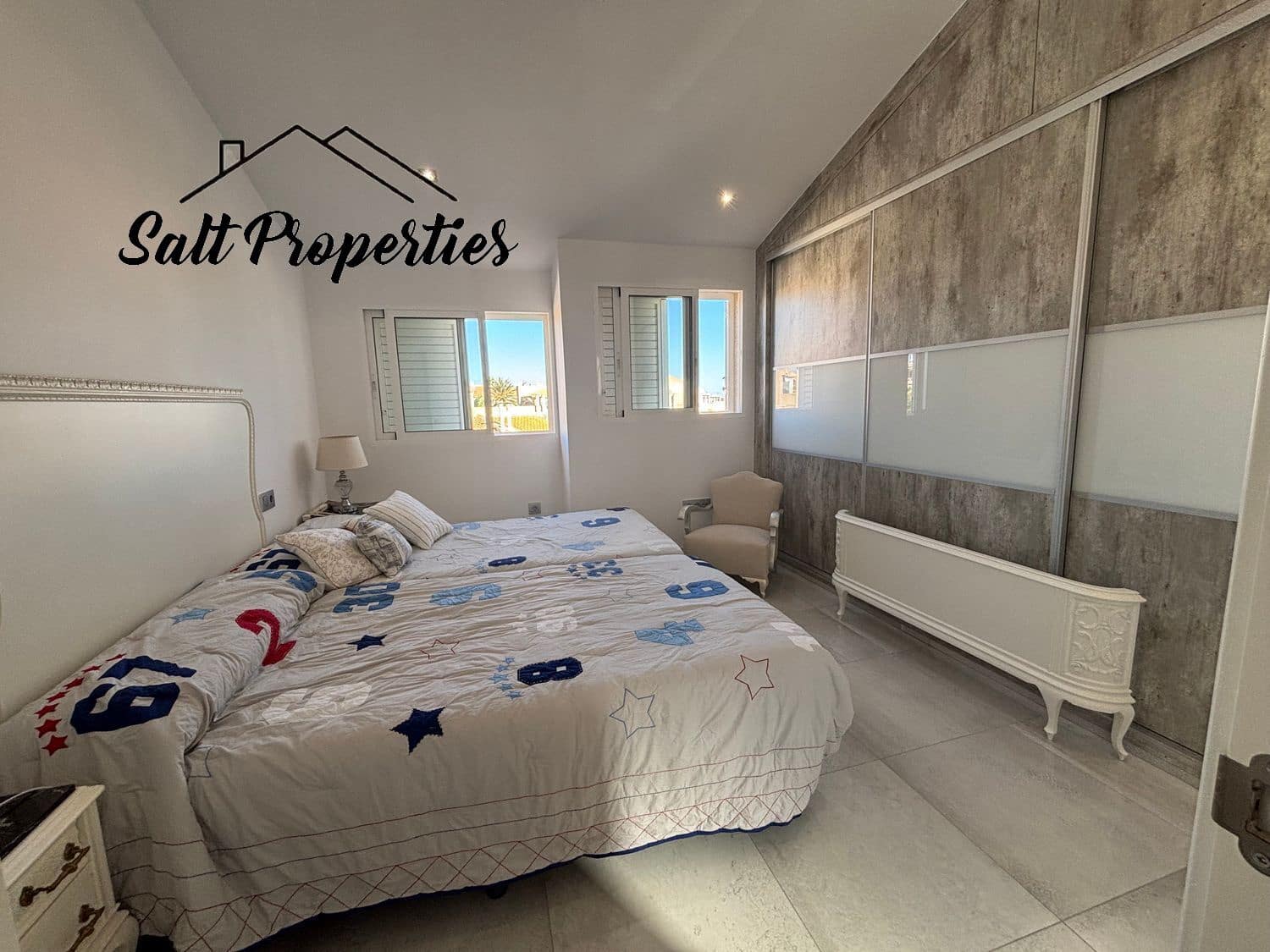 Adosado de 3 habitaciones en Torrevieja en venta con piscina - 307.000 € (Ref: 9882233)