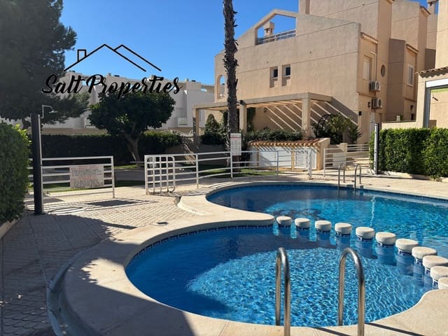 Adosado de 3 habitaciones en Los Frutales, Torrevieja en venta con piscina - 307.000 € (Ref: 9882233)