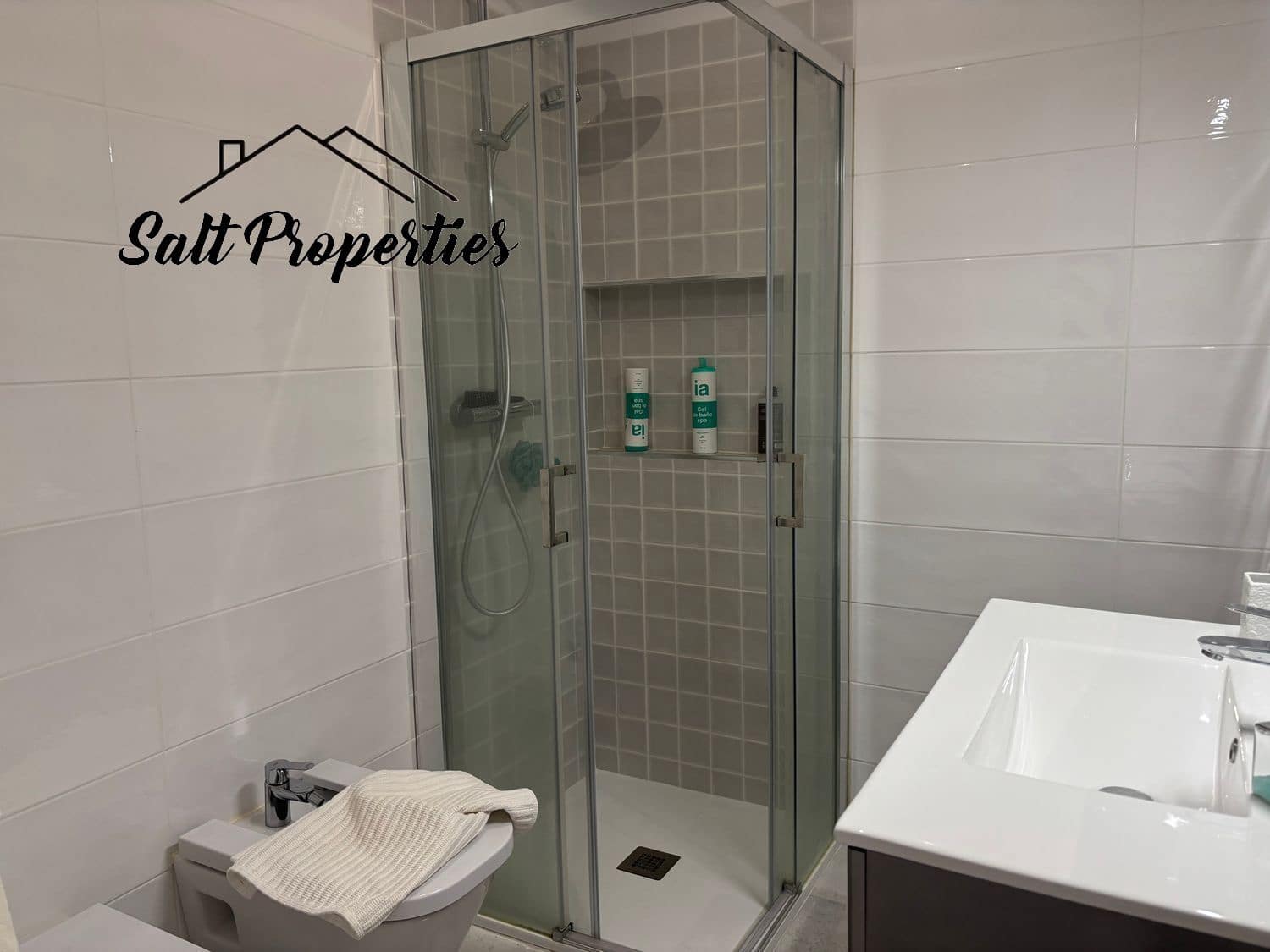 Adosado de 3 habitaciones en Torrevieja en venta con piscina - 307.000 € (Ref: 9882233)