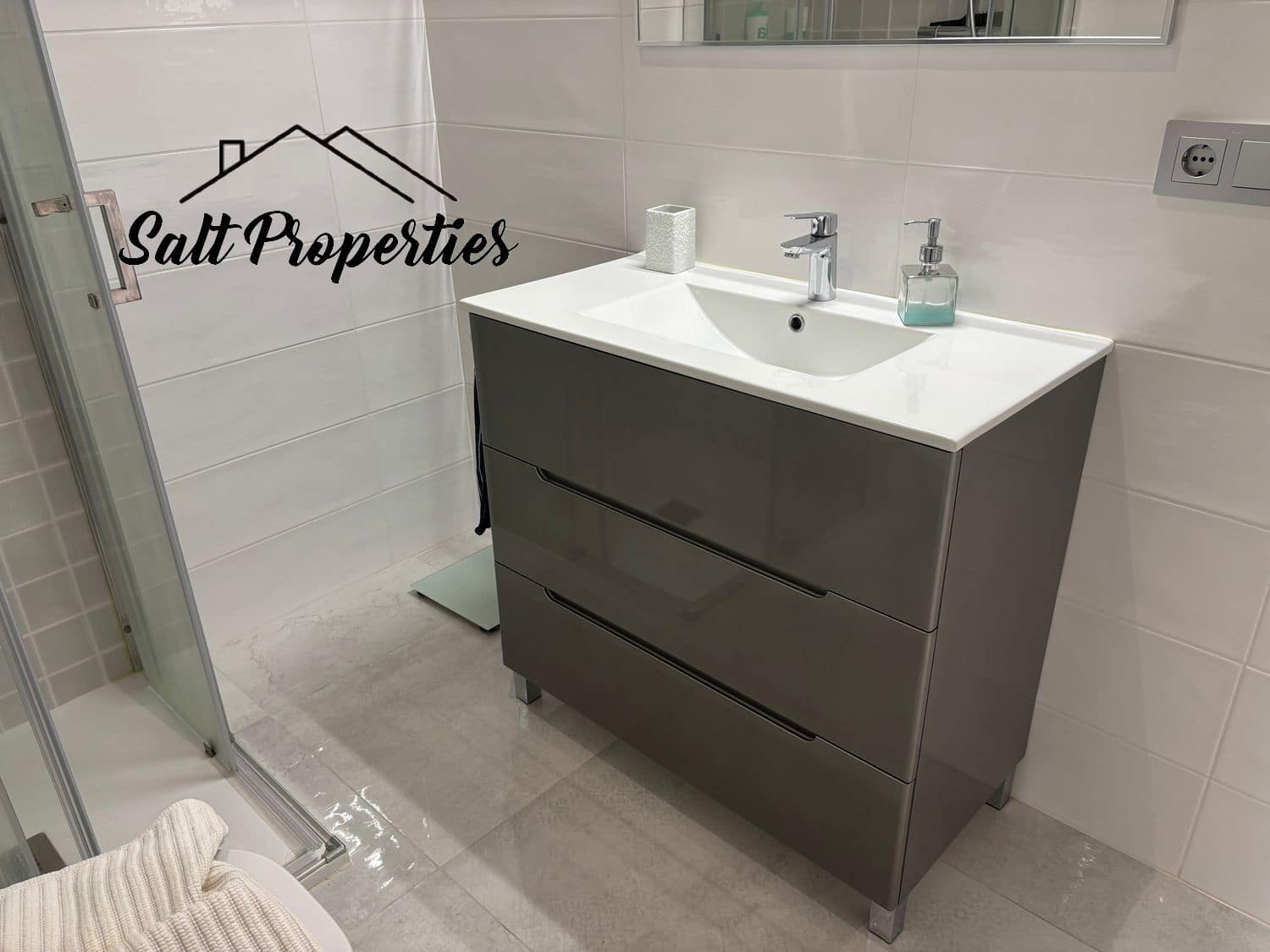 Adosado de 3 habitaciones en Torrevieja en venta con piscina - 307.000 € (Ref: 9882233)