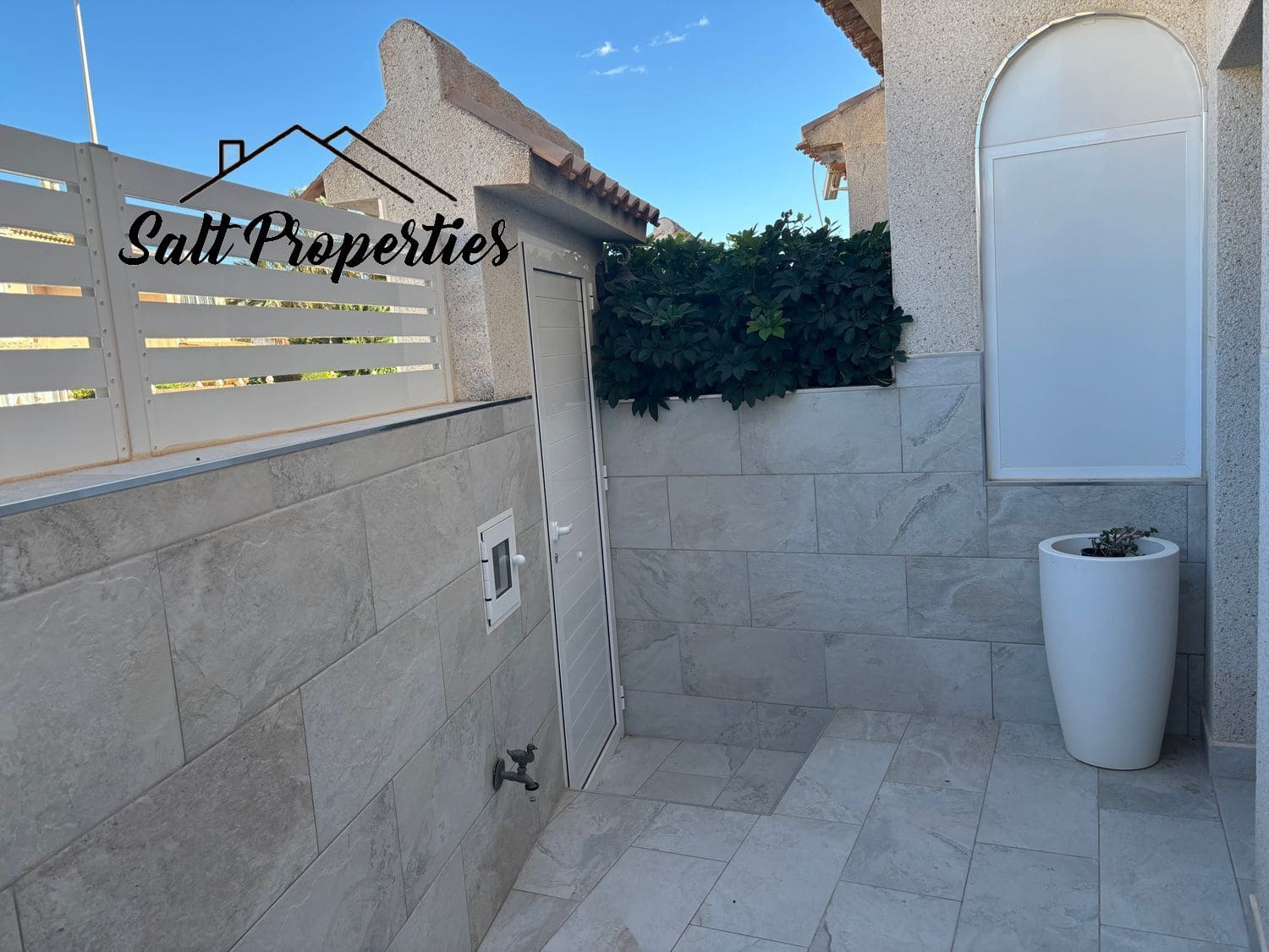 Adosado de 3 habitaciones en Torrevieja en venta con piscina - 307.000 € (Ref: 9882233)