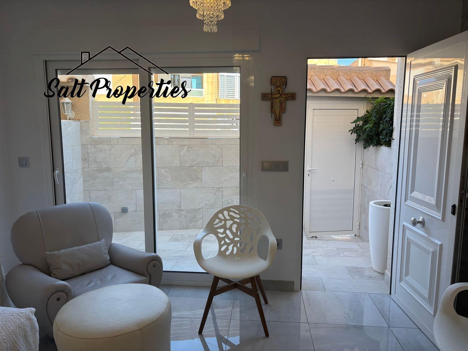 Adosado de 3 habitaciones en Torrevieja en venta con piscina - 307.000 € (Ref: 9882233)