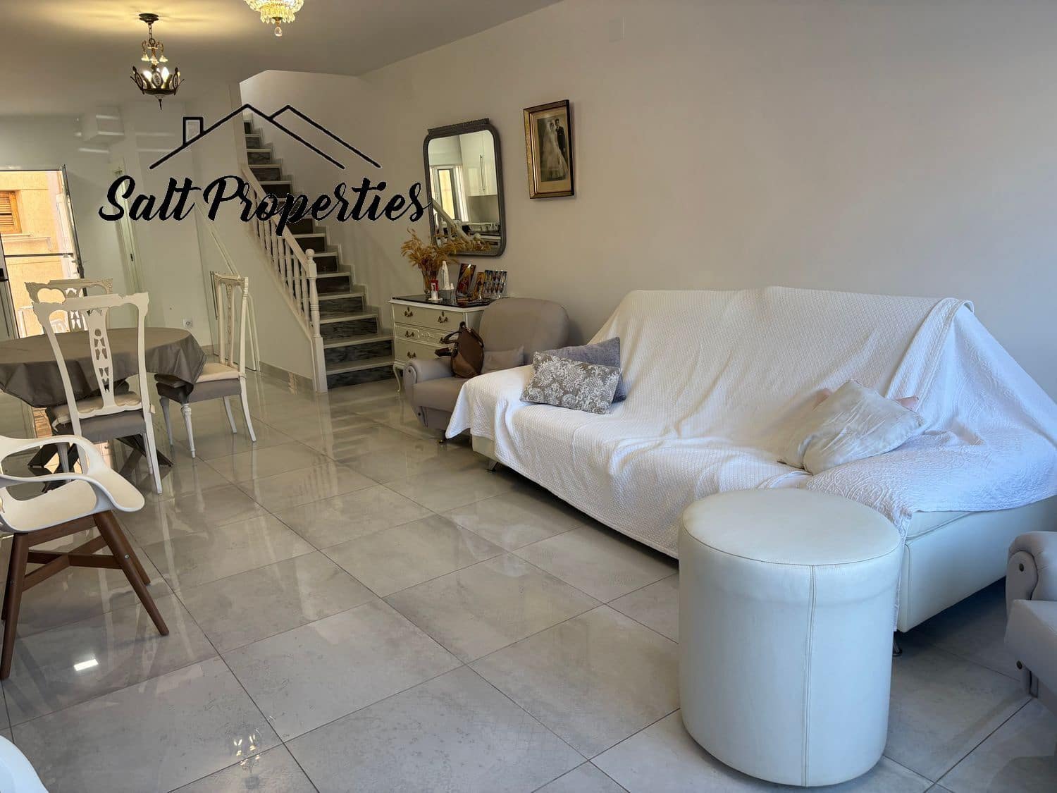 Adosado de 3 habitaciones en Torrevieja en venta con piscina - 307.000 € (Ref: 9882233)