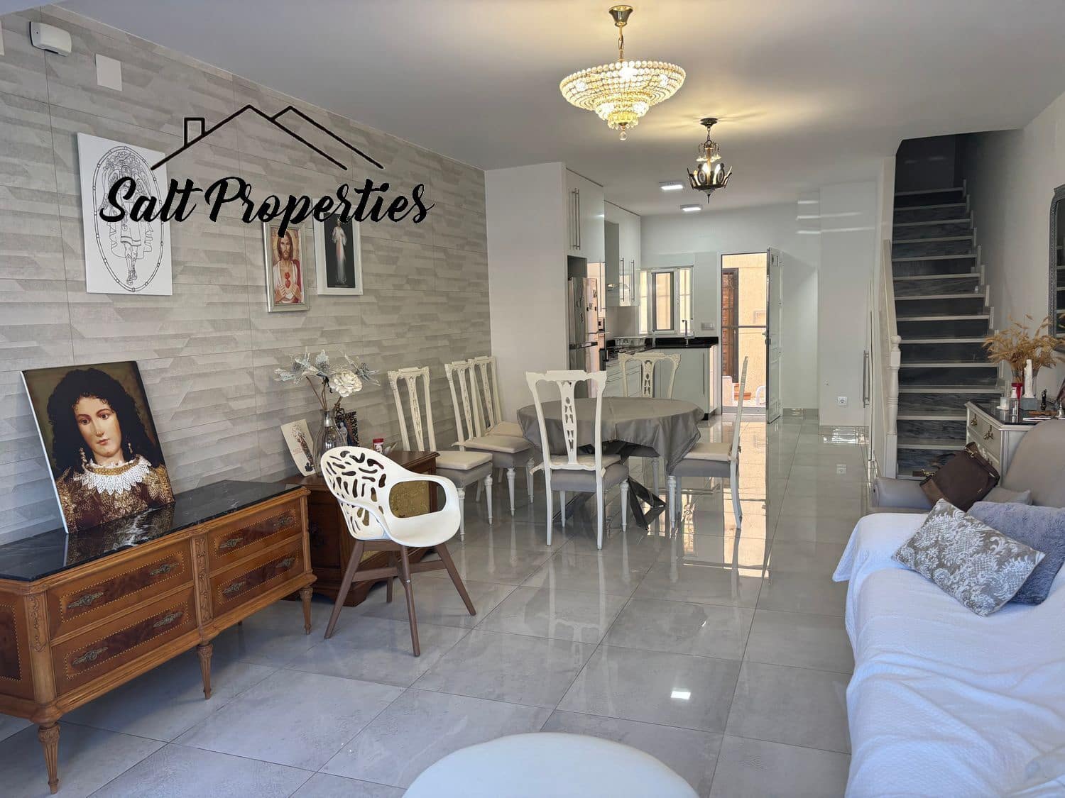 Adosado de 3 habitaciones en Torrevieja en venta con piscina - 307.000 € (Ref: 9882233)