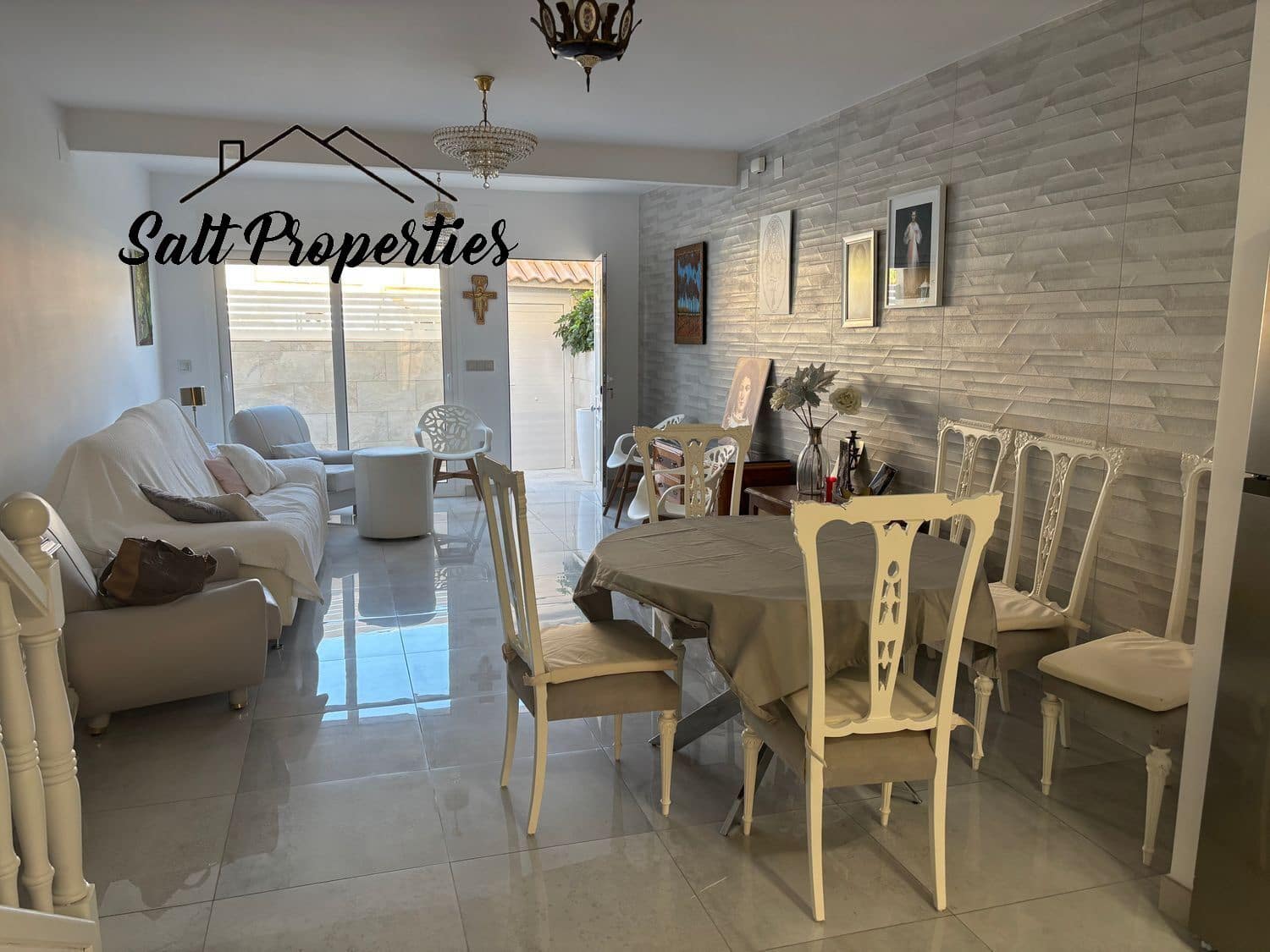 Adosado de 3 habitaciones en Torrevieja en venta con piscina - 307.000 € (Ref: 9882233)