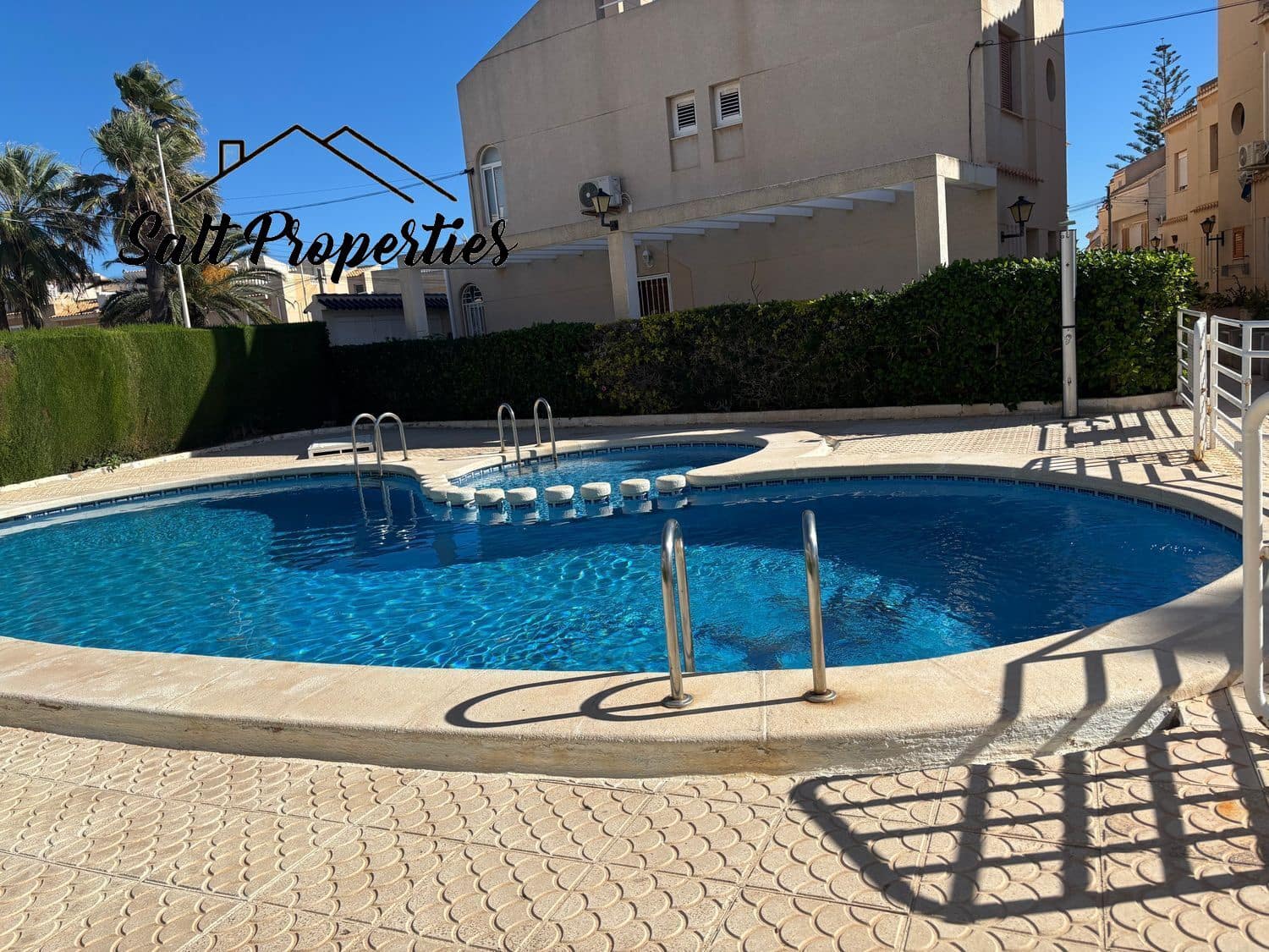 Adosado de 3 habitaciones en Torrevieja en venta con piscina - 307.000 € (Ref: 9882233)