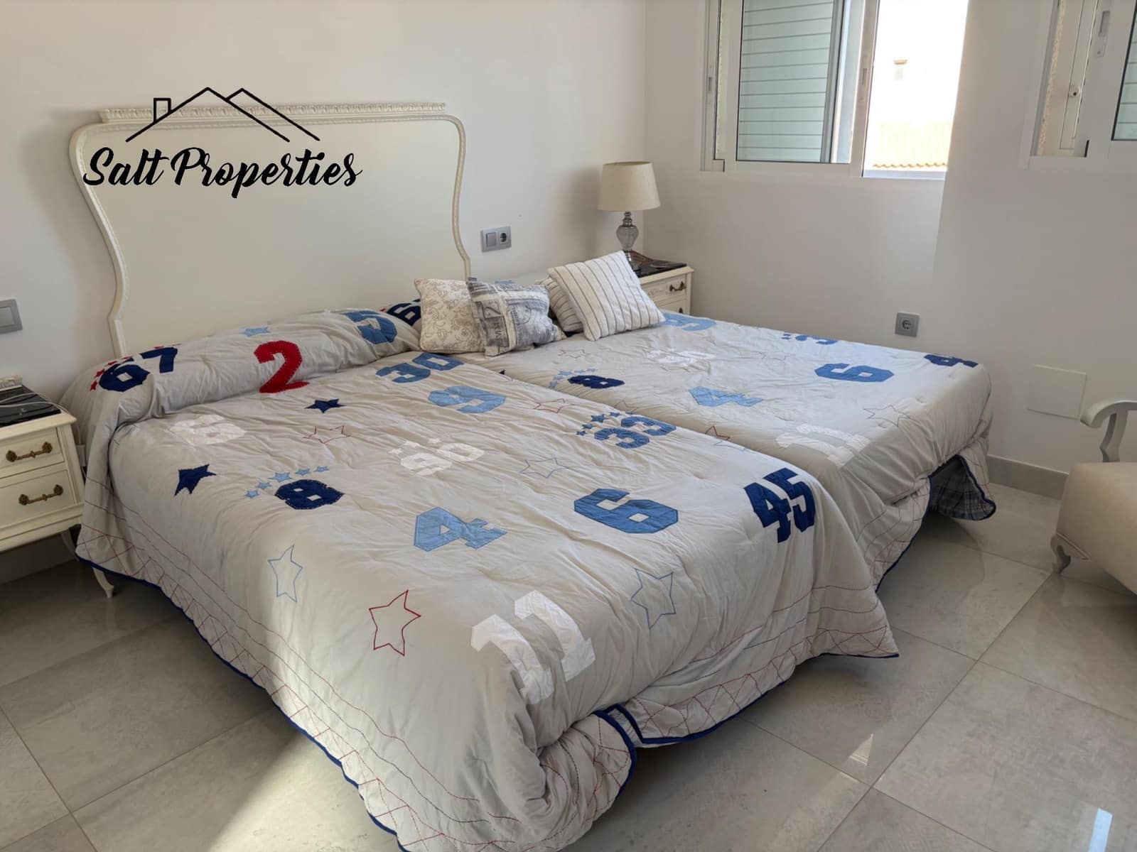 Adosado de 3 habitaciones en Torrevieja en venta con piscina - 307.000 € (Ref: 9882233)