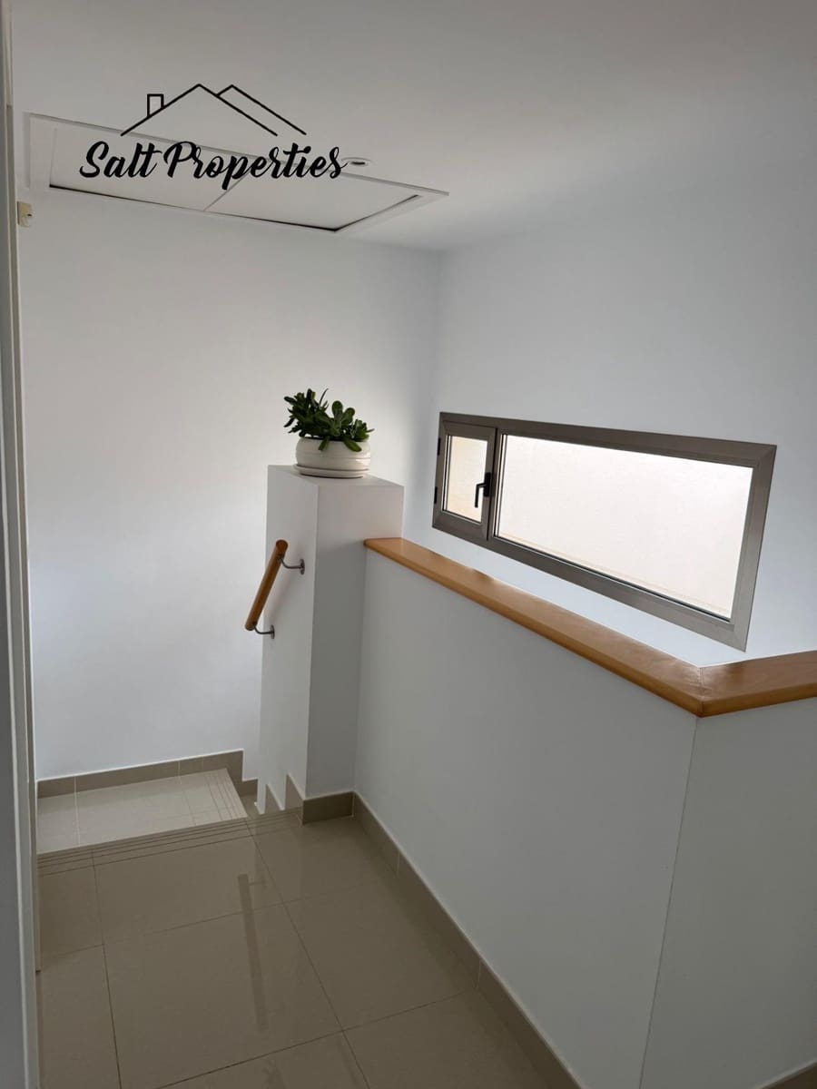 3 soveværelse Villa til salg i Punta Prima med garage - € 386.500 (Ref: 9892480)