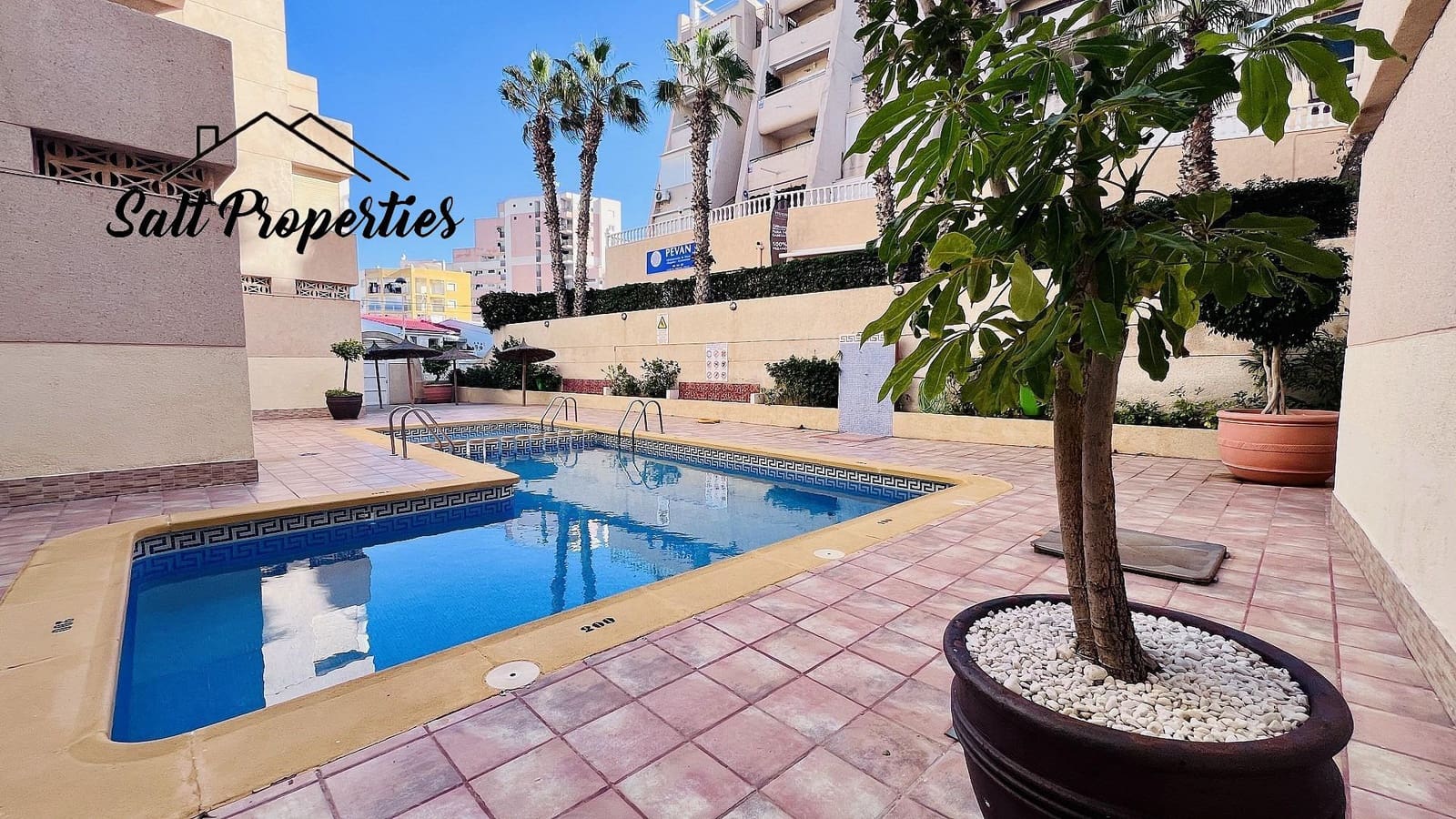 2 Zimmer Apartment zu verkaufen in Torrevieja - 180.000 € (Ref: 9892483)