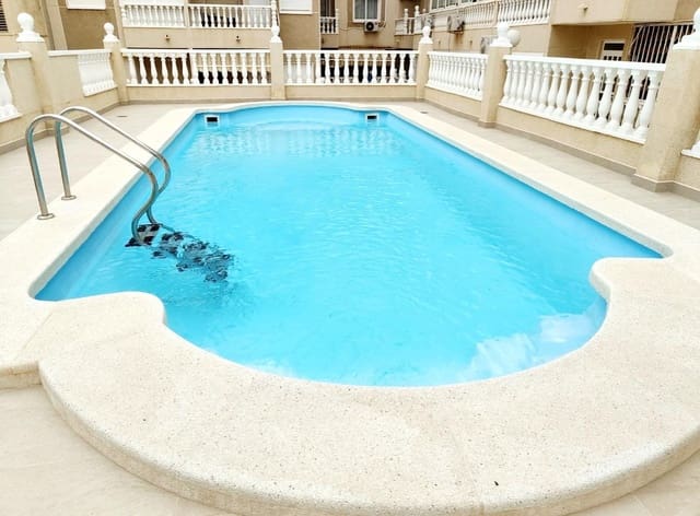 Apartamento de 2 habitaciones en Centro, Torrevieja en venta con piscina - 179.900 € (Ref: 9892485)