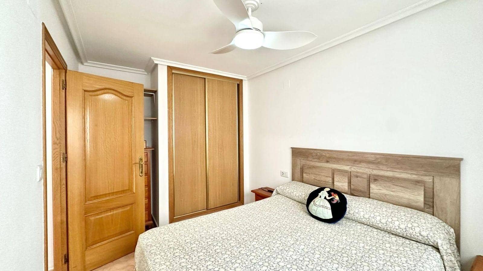 2 soveværelse Lejlighed til salg i Torrevieja med garage - € 139.900 (Ref: 9896455)