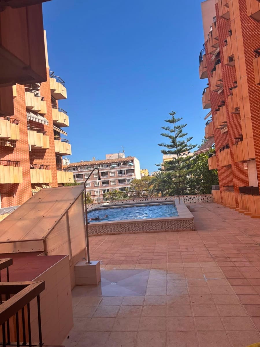 3 soveværelse Lejlighed til salg i Torrevieja med garage - € 240.000 (Ref: 9908112)
