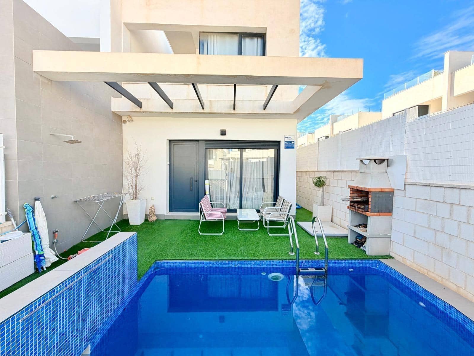 3 soverom Villa til salgs i Orihuela Costa med svømmebasseng - € 299 900 (Ref: 9949901)