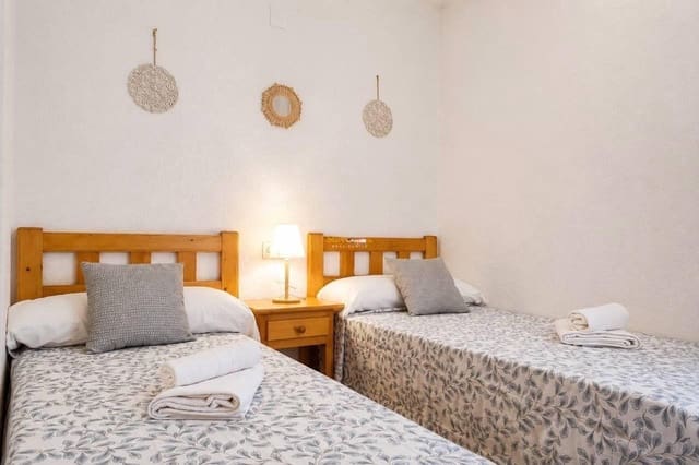 2 quarto Apartamento para venda em Parque de las Naciones, Torrevieja com piscina - 120 000 € (Ref: 9966731)