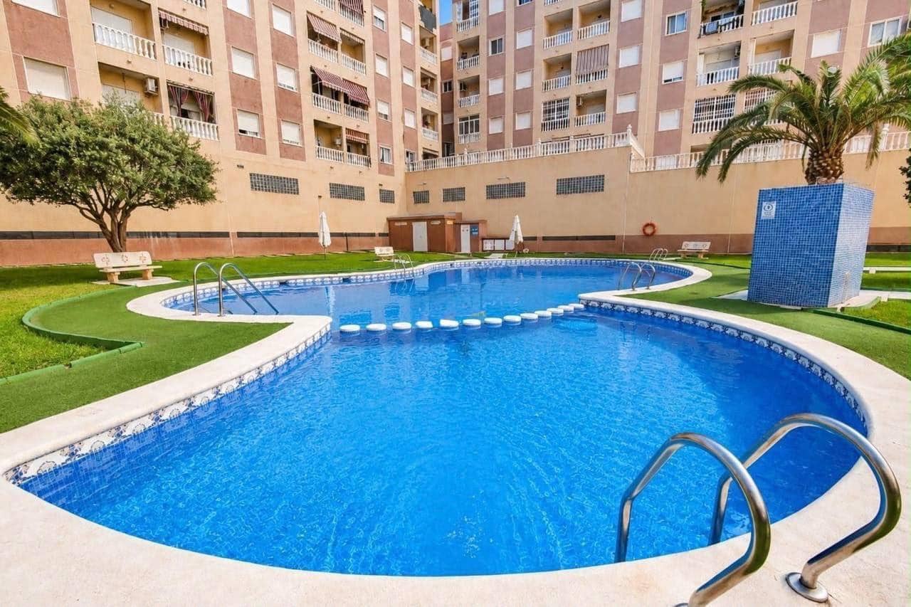 2 quarto Apartamento para venda em Torrevieja com piscina - 120 000 € (Ref: 9966731)