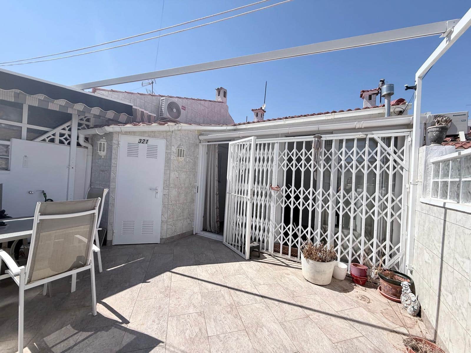 1 slaapkamer Rijtjeshuis te koop in Torrevieja - € 109.900 (Ref: 9979816)