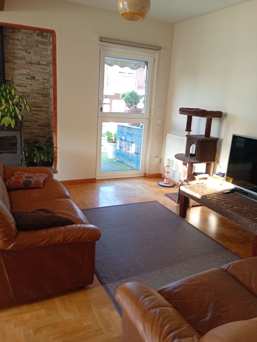 5 slaapkamer Villa te koop in Lugo de Llanera met zwembad garage - € 348.000 (Ref: 9872493)