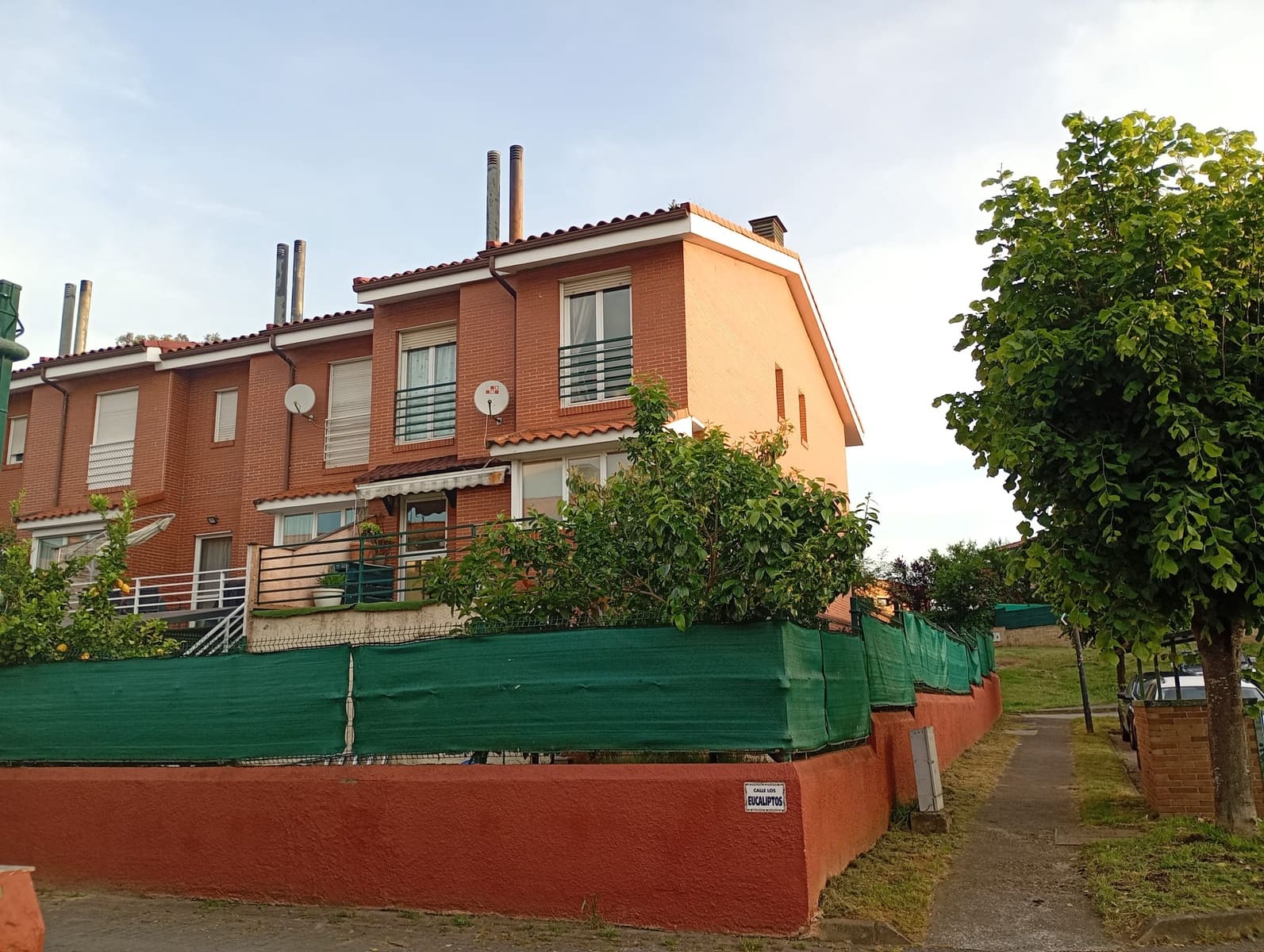 5 slaapkamer Villa te koop in Lugo de Llanera met zwembad garage - € 348.000 (Ref: 9872493)