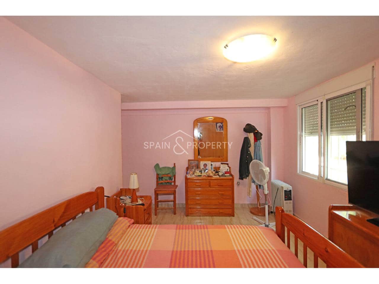 4 chambre Villa/Maison à vendre à Turis avec piscine garage - 245 000 € (Ref: 10040247)