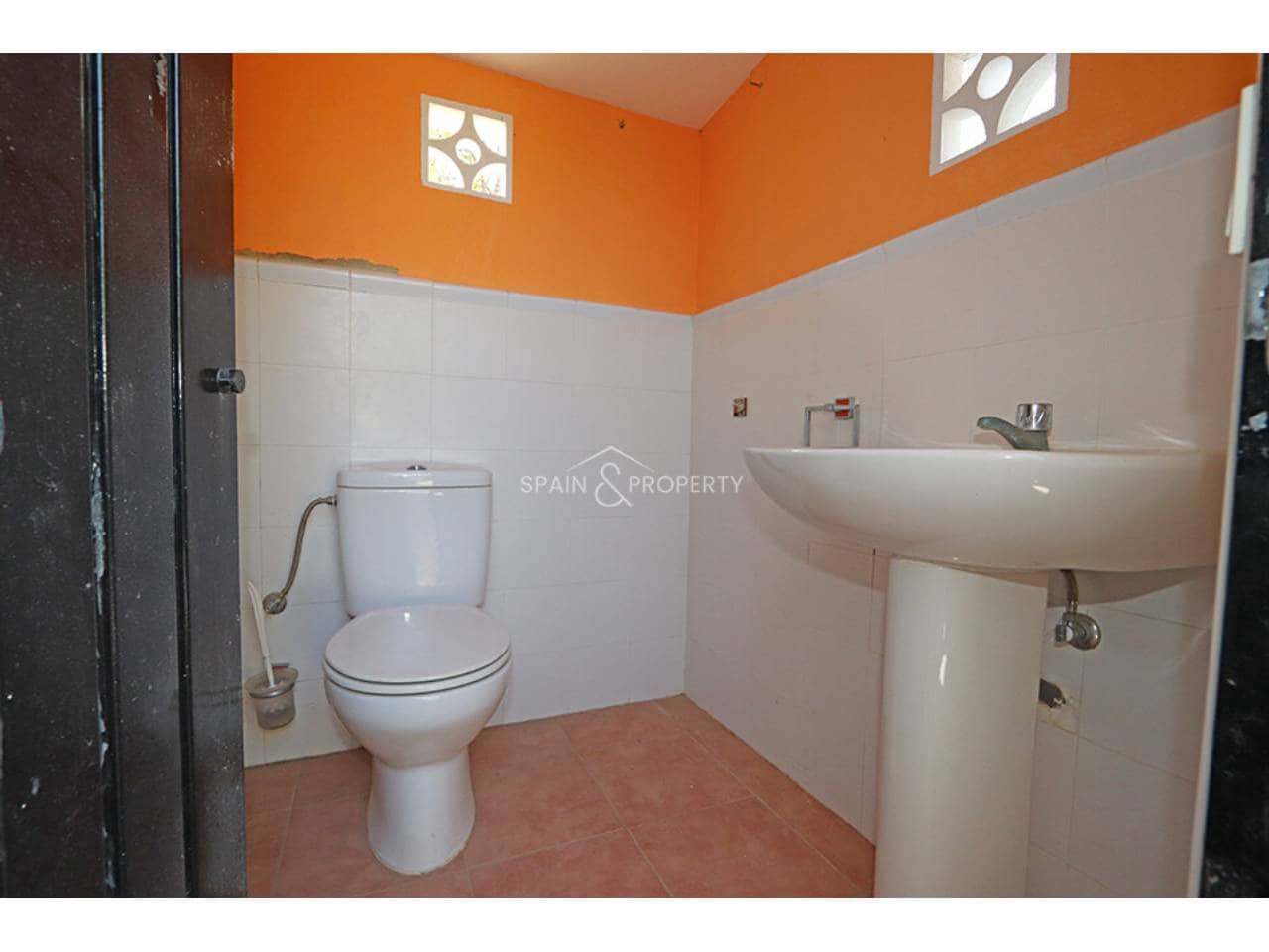 4 bedroom Villa for sale in Turis with pool garage - € 239,000 (Ref: 10061095)
