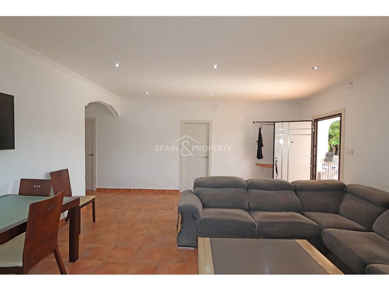 4 bedroom Villa for sale in Turis with pool garage - € 239,000 (Ref: 10061095)