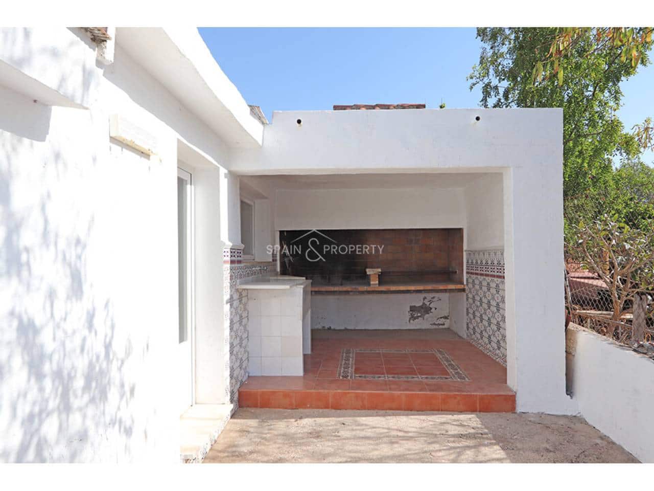 4 bedroom Villa for sale in Turis with pool garage - € 239,000 (Ref: 10061095)