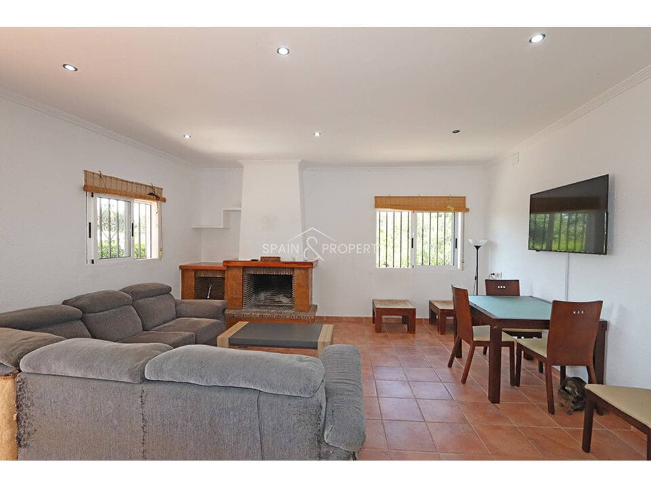 4 bedroom Villa for sale in Turis with pool garage - € 239,000 (Ref: 10061095)