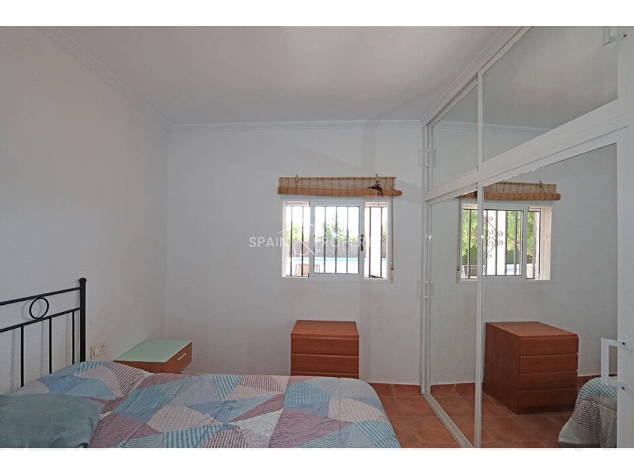 4 bedroom Villa for sale in Turis with pool garage - € 239,000 (Ref: 10061095)