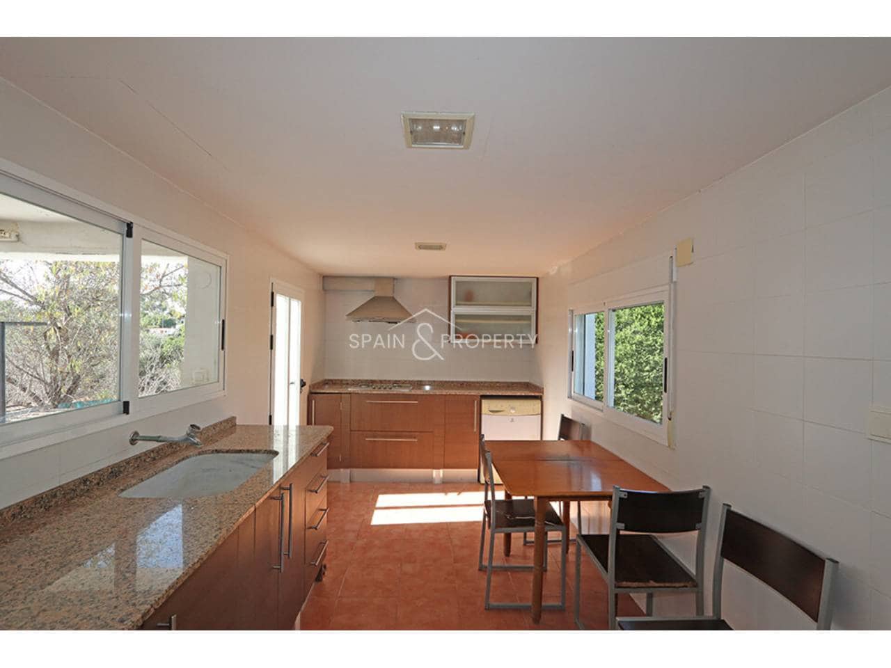 4 bedroom Villa for sale in Turis with pool garage - € 239,000 (Ref: 10061095)