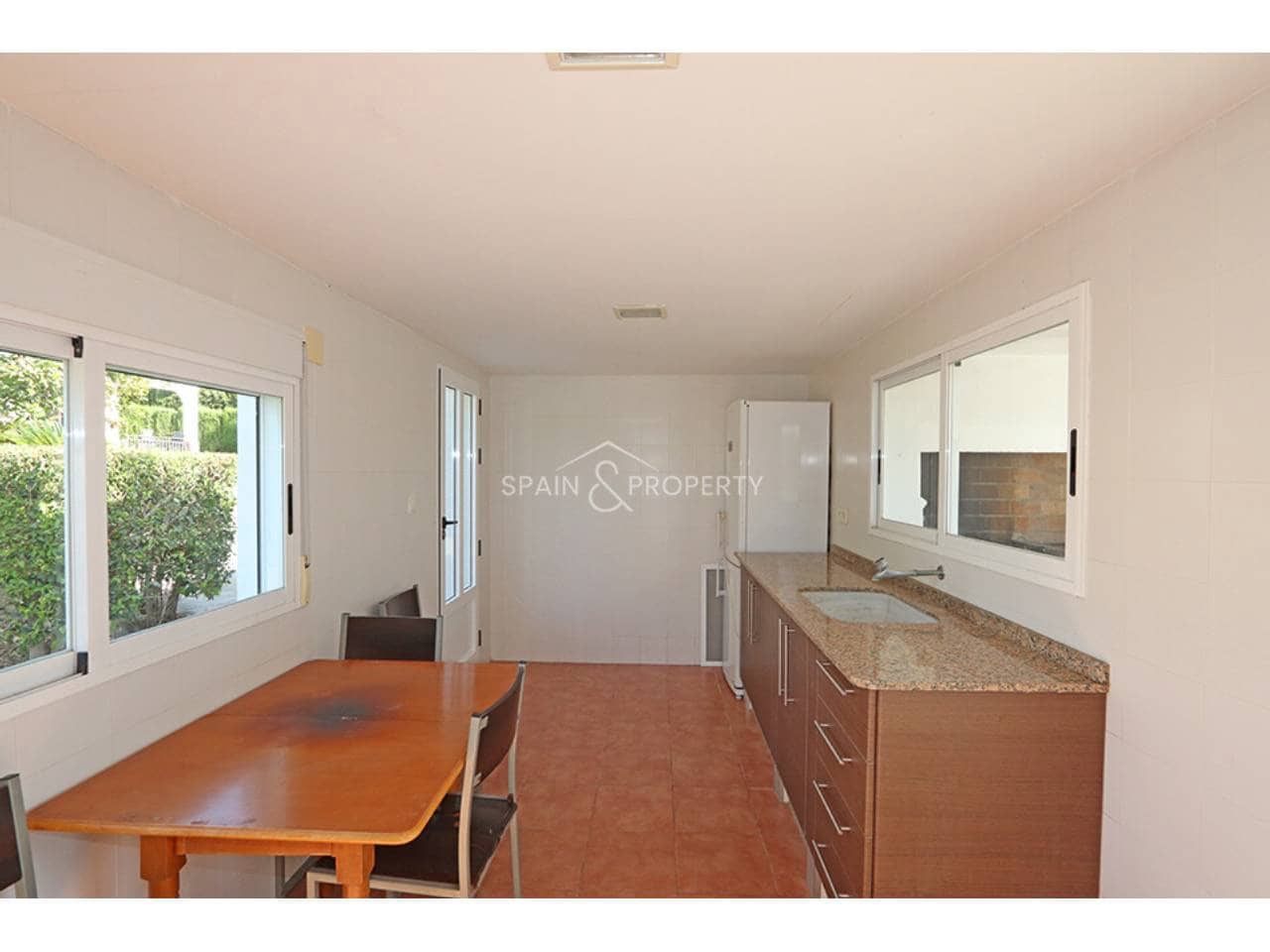 4 bedroom Villa for sale in Turis with pool garage - € 239,000 (Ref: 10061095)