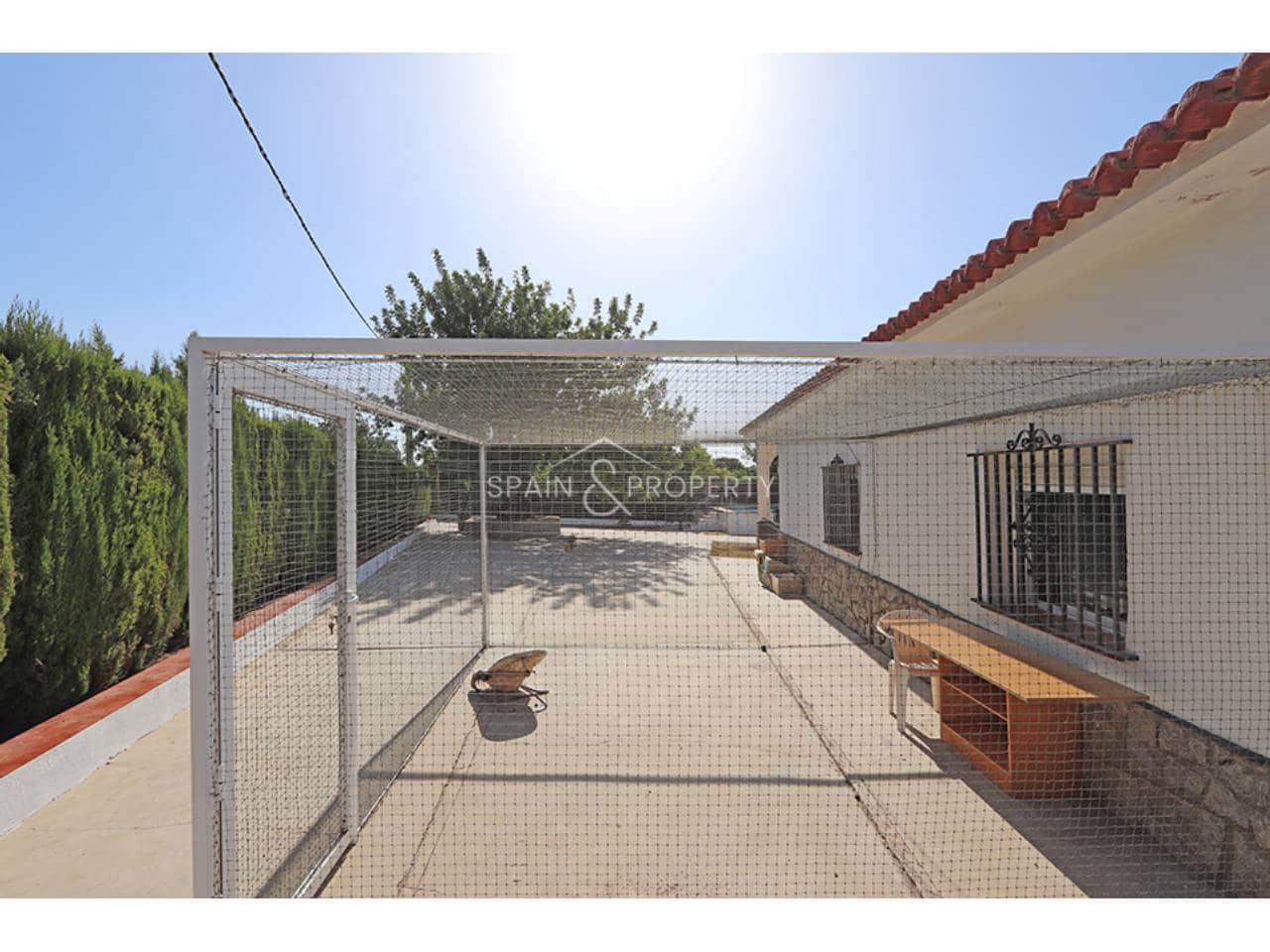 4 bedroom Villa for sale in Turis with pool garage - € 239,000 (Ref: 10061095)
