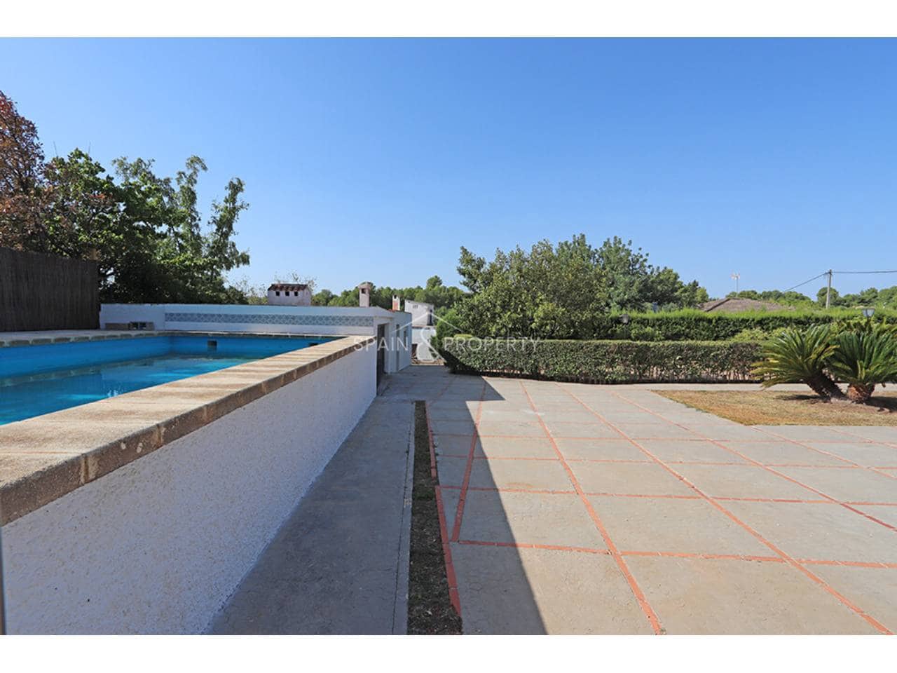 4 bedroom Villa for sale in Turis with pool garage - € 239,000 (Ref: 10061095)