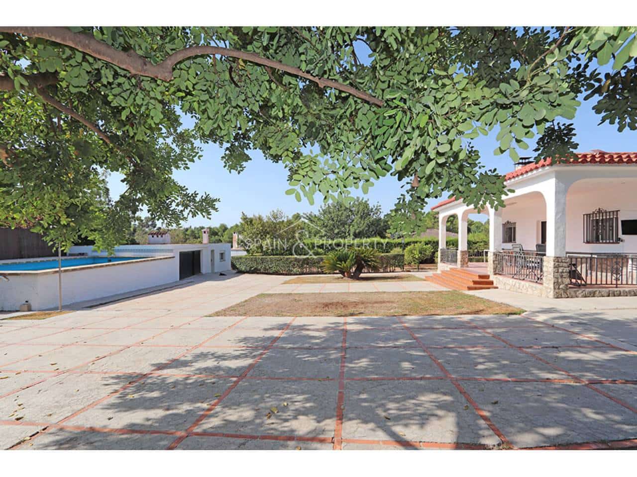 4 bedroom Villa for sale in Turis with pool garage - € 239,000 (Ref: 10061095)