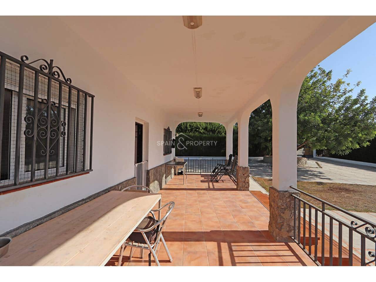 4 bedroom Villa for sale in Turis with pool garage - € 239,000 (Ref: 10061095)
