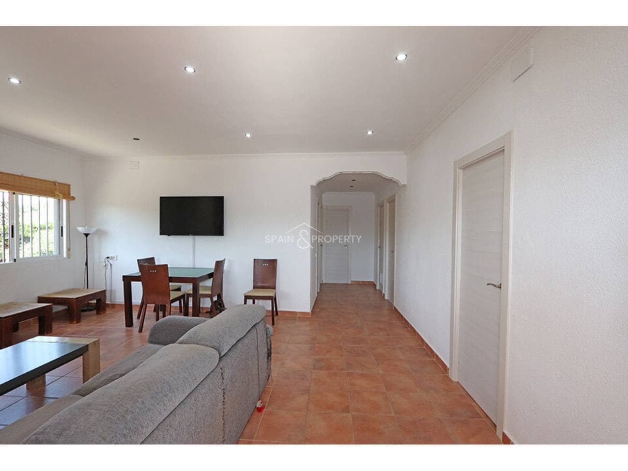 4 bedroom Villa for sale in Turis with pool garage - € 239,000 (Ref: 10061095)