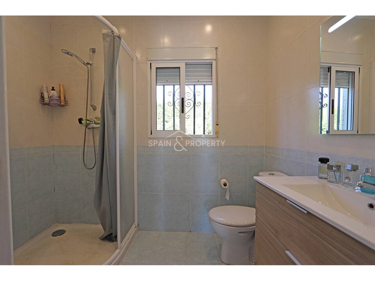 4 bedroom Villa for sale in Turis with pool garage - € 239,000 (Ref: 10061095)