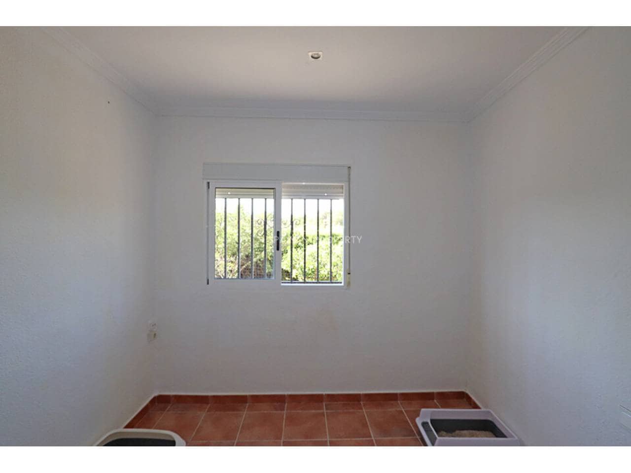 4 bedroom Villa for sale in Turis with pool garage - € 239,000 (Ref: 10061095)